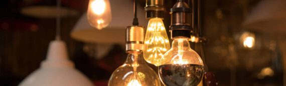 Vintage-Lampen aus Holzbalken – So einfach klappt das Upcycling