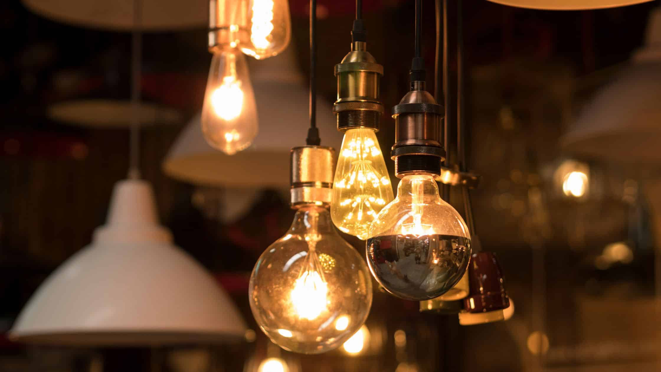 Vintage-Lampen aus Holzbalken