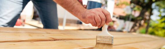 Holz lasieren – So geht es richtig