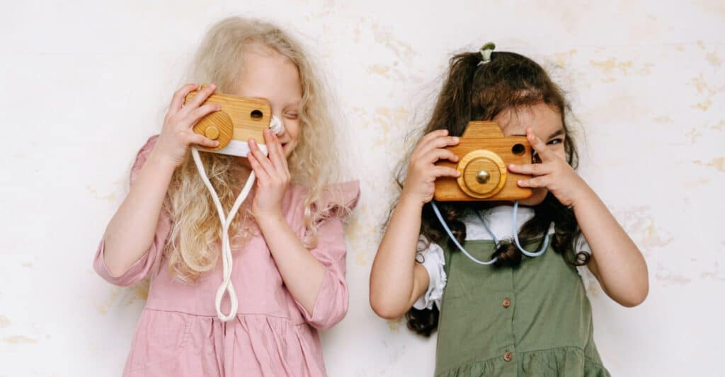 Spielzeug aus Holz selbst herzustellen macht Spaß und bietet die Möglichkeit, besondere und individuelle Geschenke zu gestalten. In diesem Beitrag zeigen wir Ihnen, wie Sie Kinderspielzeug aus Holz selber bauen können.