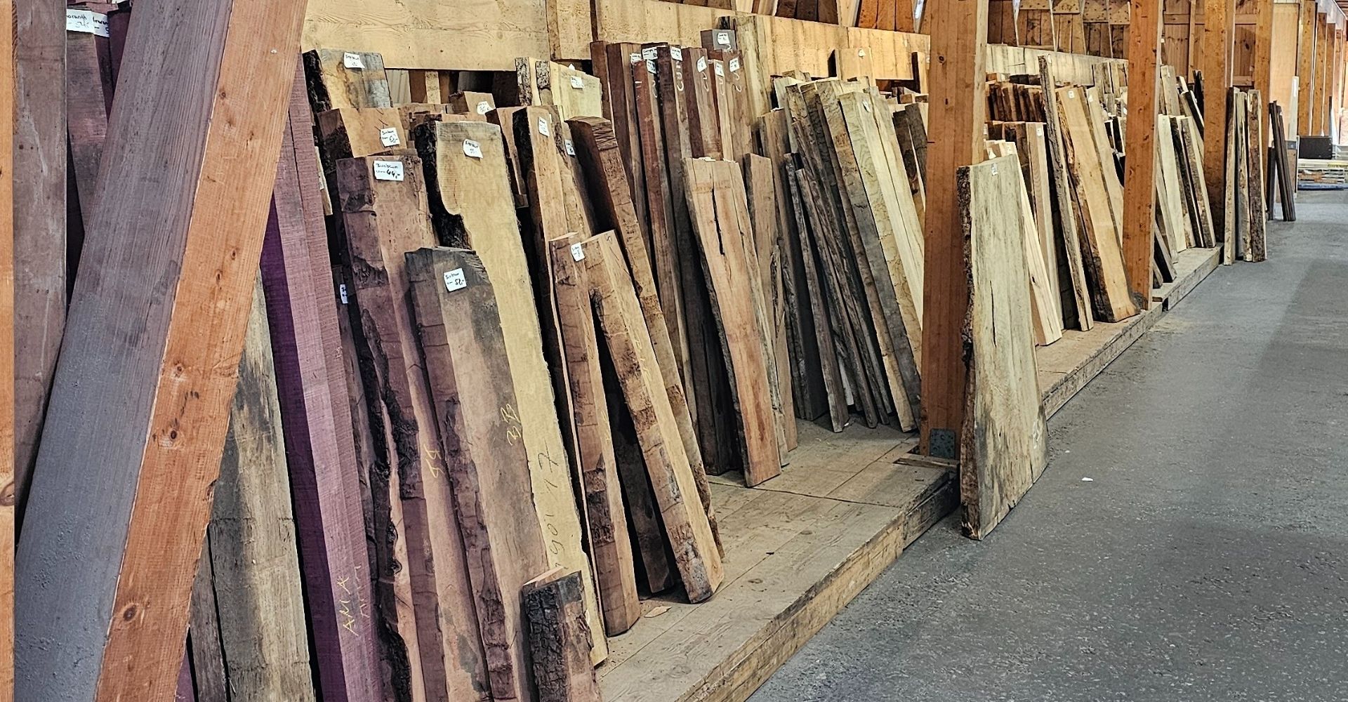 Holz-Auswahl im Holzfachmarkt Jungbluth in Neuss