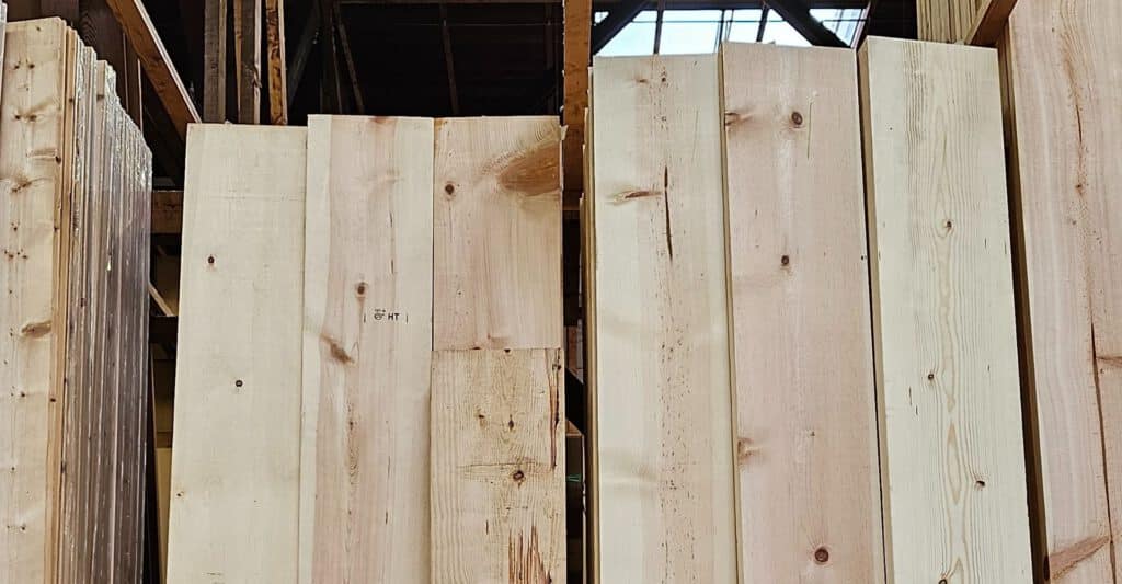 Weichholz-Bretter im Holzfachmarkt Jungbluth